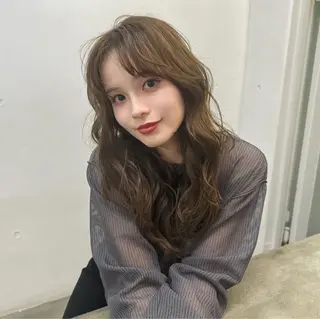 ロング Farbe所属・顔まわりレイヤー 透明感カラー🩵🩵のヘアスタイル