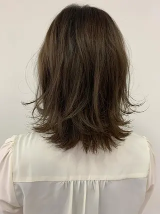 ミディアム CHIC 岩下真衣のヘアスタイル