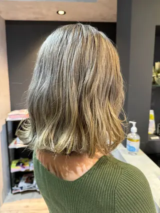 ミディアム カラー ワタナベ テルマサのヘアスタイル