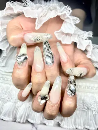 ネイル Hi Beauty 渋谷(ネイル、ハイパーナイフ6、脂肪れいきゃく、マッサージ&エステサロン)所属・Hi beauty 渋谷のネイルデザイン