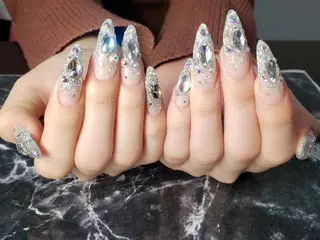 ミディアム クロキ 。のネイルデザイン