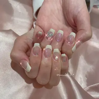 ネイル 𝘙𝘪𝘰𝘯𝘢 ...🕯🤍のネイルデザイン