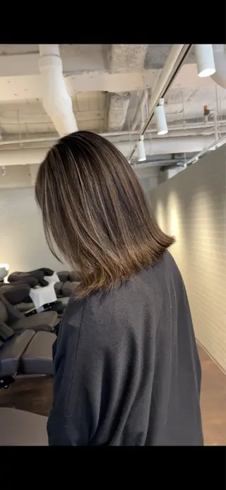 ショート カラー ヘアアレンジ グランルッソ所属・岡山× バレイヤージュカラーのヘアスタイル