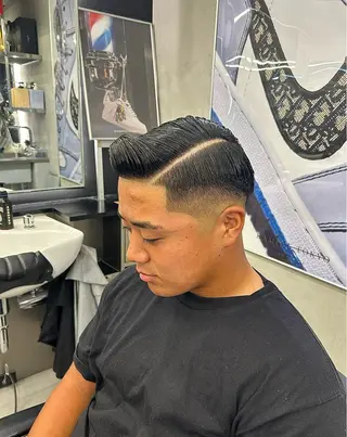 ショート メンズ 小峰 立己のヘアスタイル