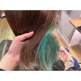 ミディアム カラー ツキダテ ユイのヘアスタイル