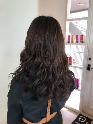 ロング カラー 榎園 由美のヘアスタイル