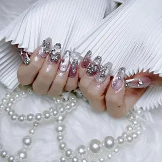 ネイル RAFFINE 月🦋🩵のネイルデザイン