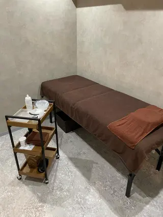 メンズ アイブロウ メンズ脱毛Kyle.横浜所属・メンズ脱毛•眉毛 サロンKyle.横浜の眉毛・アイブロウイメージ