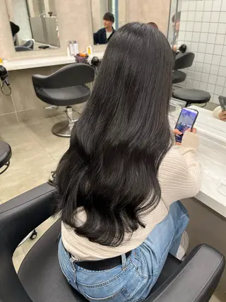 ロング 寒色＆ブリーチ特化 寒色MiOのヘアスタイル