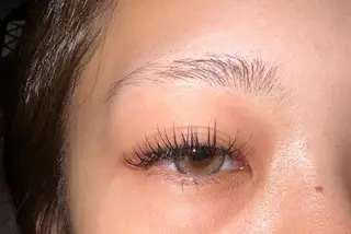 マツエク・マツパ Bish Yanaのヘアスタイル