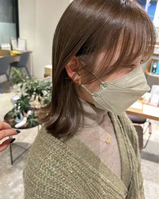 ミディアム カラー 落合　眺 (オチアイ　ノゾミ)のヘアスタイル