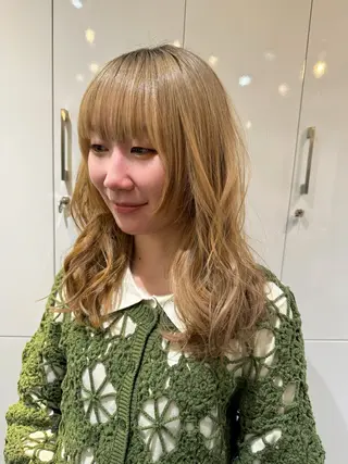 ロング 赤み無し柔らかカラー 【梅田】madokaのヘアスタイル