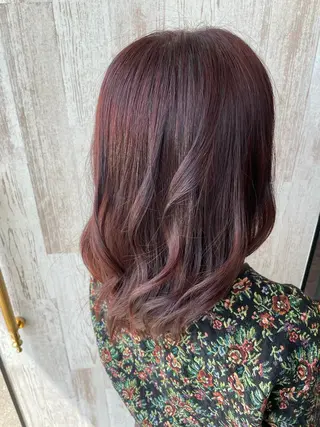 カラー 岡村 真子のヘアスタイル
