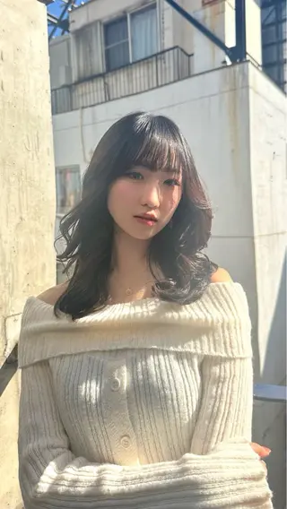 セミロング ミタムラ ユナのヘアスタイル