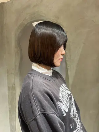 ミディアム カラー effect横浜所属・切りっぱなしボブ/ 艶カラー/綾莉のヘアスタイル