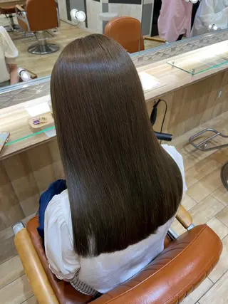 セミロング AIKA／ 新宿のヘアスタイル