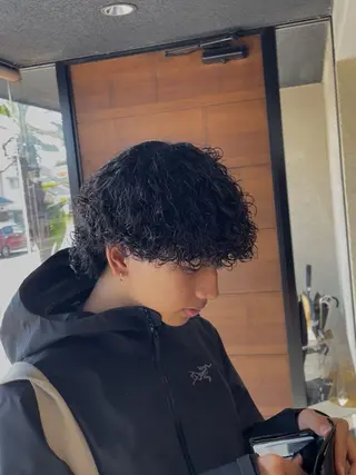 パーマ メンズ 髙尾 莉々のヘアスタイル