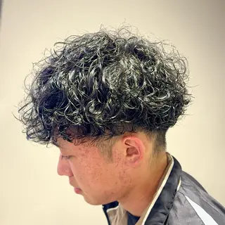 ショート パーマ ヘアアレンジ メンズ 顔まわりカット の達人のヘアスタイル