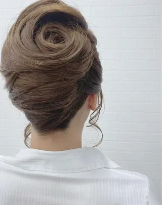 ミディアム ヘアアレンジ GRANLUSSO 〜グランルッソ駅前店所属・木口 嘉美のヘアスタイル