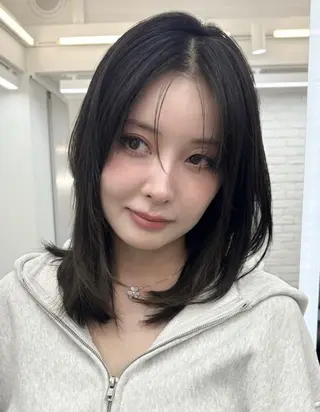 カラー kokoro/ 艶カラーのヘアスタイル