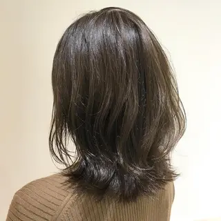 ミディアム カラー スナコザワ レナのヘアスタイル