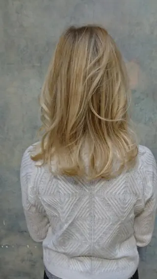 セミロング 齋藤  愛美のヘアスタイル