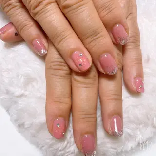 ネイル The Best Beauty受付担当のヘアスタイル