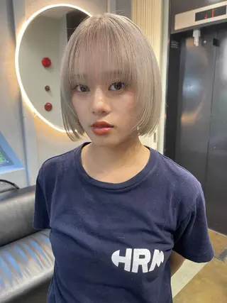 ショート カラー TATSUブリーチ/ ミルクティーベージュのヘアスタイル