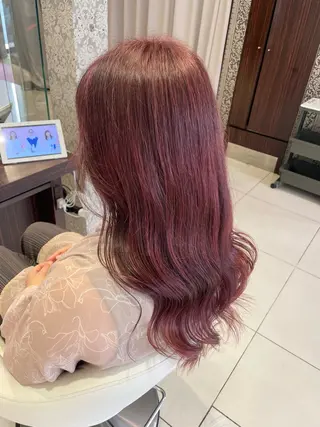 ロング EARTH所属・NATSUMI 透明感カラーのヘアスタイル