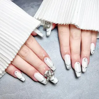 ネイル RAFFINE 月🦋🩵のネイルデザイン