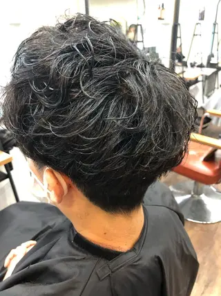 ショート パーマ メンズ 脇谷 拓弥のヘアスタイル