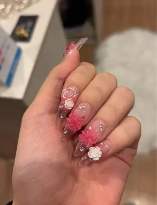 ネイル サロンエンジェル所属・藤井 英麗奈のネイルデザイン