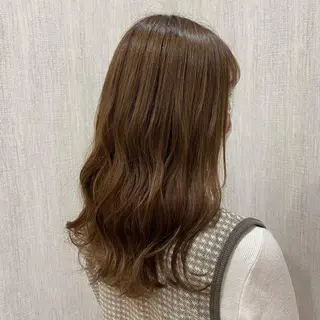 セミロング カラー 🫧透け感⋆艶髪💎 山口アヤカのヘアスタイル