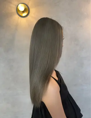 カラー 金田 彩花のヘアスタイル