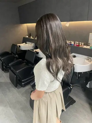 セミロング カラー ハッシュカット レイヤー池袋のヘアスタイル