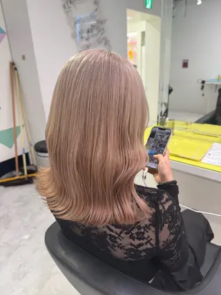 カラー ミルクティーベージュ 🤍Yumeのヘアスタイル