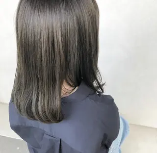 ミディアム カラー 小森 樹奈のヘアスタイル