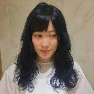 ロング カラー 荒木 依莉亜のヘアスタイル