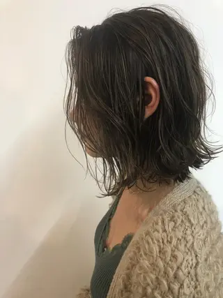 ミディアム カラー 360°キレイな ショートカットのヘアスタイル