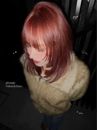 セミロング カラー ura/デザイン/ ハイトーン/個性派のヘアスタイル