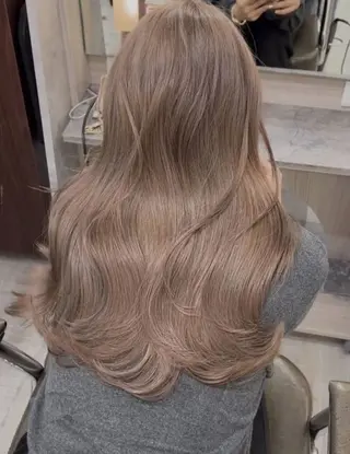 セミロング 🖤デザインカラー ︎🤍ERINAのヘアスタイル