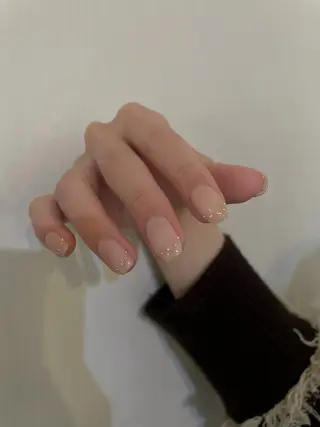 ネイル anyora nail salon所属・大人ワンホン キラキラ／Ayanoのネイルデザイン