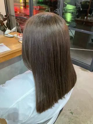 セミロング カラー ATELIER ZIZI川井さくらのヘアスタイル