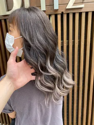 セミロング カラー 🌈8月末までシャ イン輝きハイトーン✨のヘアスタイル