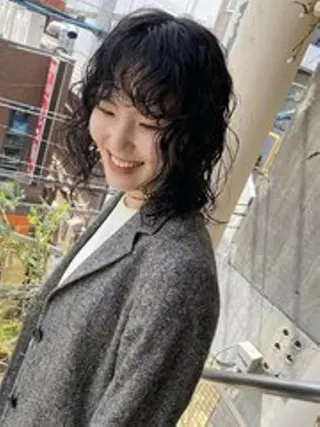 パーマ ミディアム qiie ブリーチ ハイライトのヘアスタイル