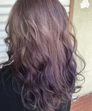 セミロング カラー SALOWIN池袋East店3F所属・インナーカラー 推し ブリーチ  髪質改善のヘアスタイル