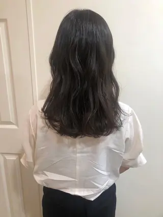 ミディアム カラー MIOベージュカラー 柔らかいカラーのヘアスタイル