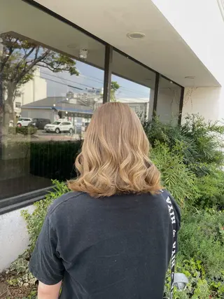 ミディアム ROZA germe所属・SHIO / ハイトーンカラーのヘアスタイル