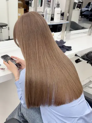 ロング カラー 🖤ハイトーン× レイヤー🖤SARAのヘアスタイル