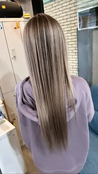 ロング カラー 難波ブリーチカラー 伊藤洋輝のヘアスタイル